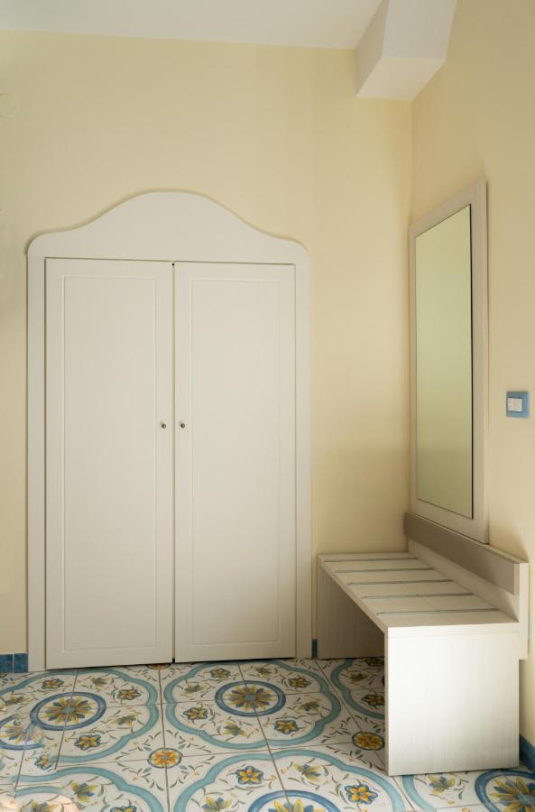 Libeccio - Apartment With Terrace And Sea View Maiori Exterior foto